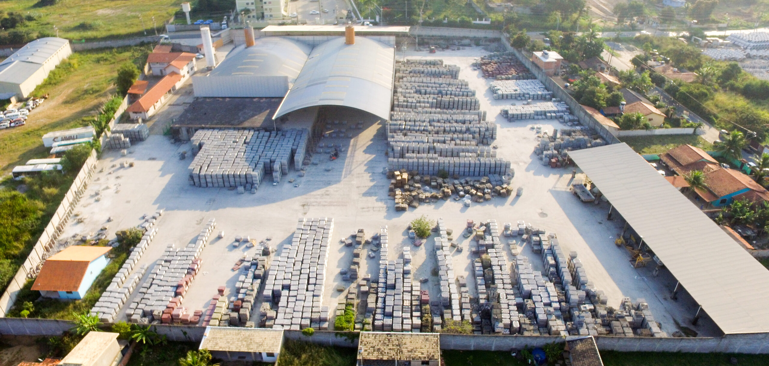 Vista da fábrica da Pentagono em Maricá
